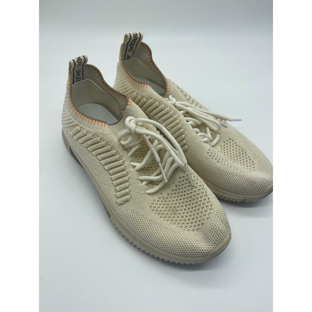 Women’s Sz 37 tennis shoes